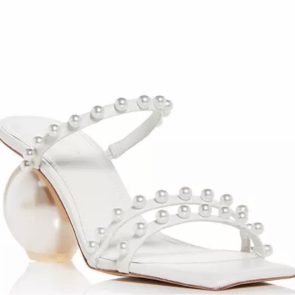 Cult Gaia
Ilona Pearl-Embellished Leather Sandals - Picture 4 of 15